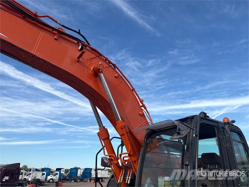 Hitachi ZX225USLC-6 Telakaivukoneet