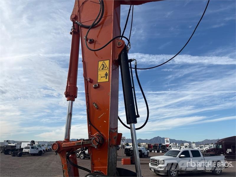 Hitachi ZX225USLC-6 Telakaivukoneet
