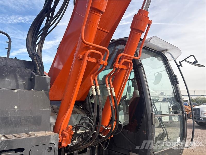 Hitachi ZX225USLC-6 Telakaivukoneet