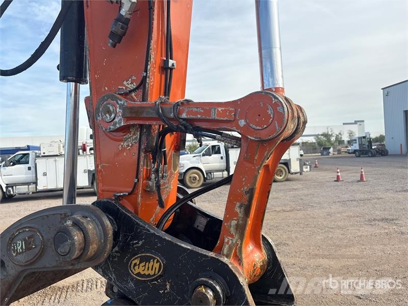 Hitachi ZX225USLC-6 Telakaivukoneet