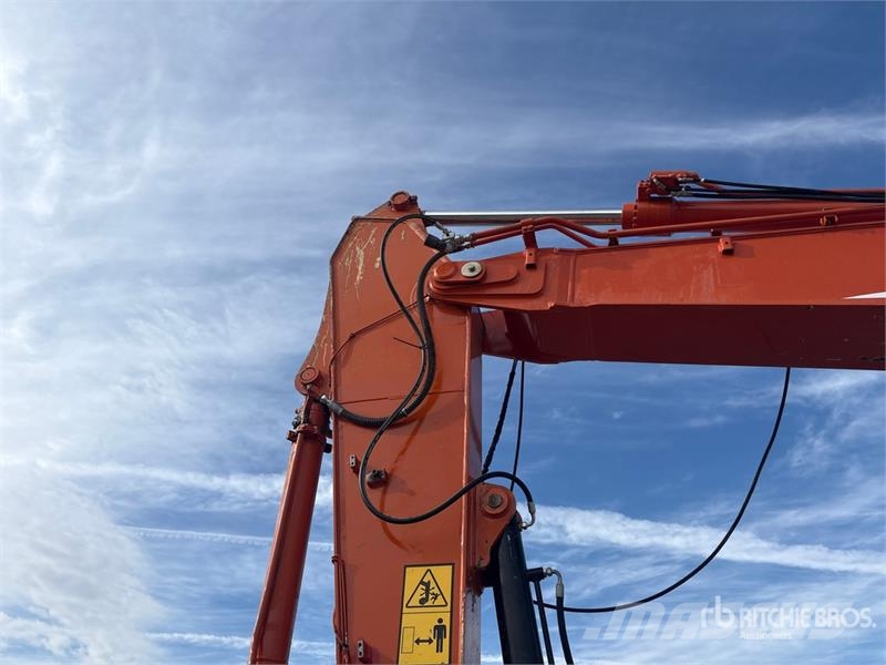 Hitachi ZX225USLC-6 Telakaivukoneet