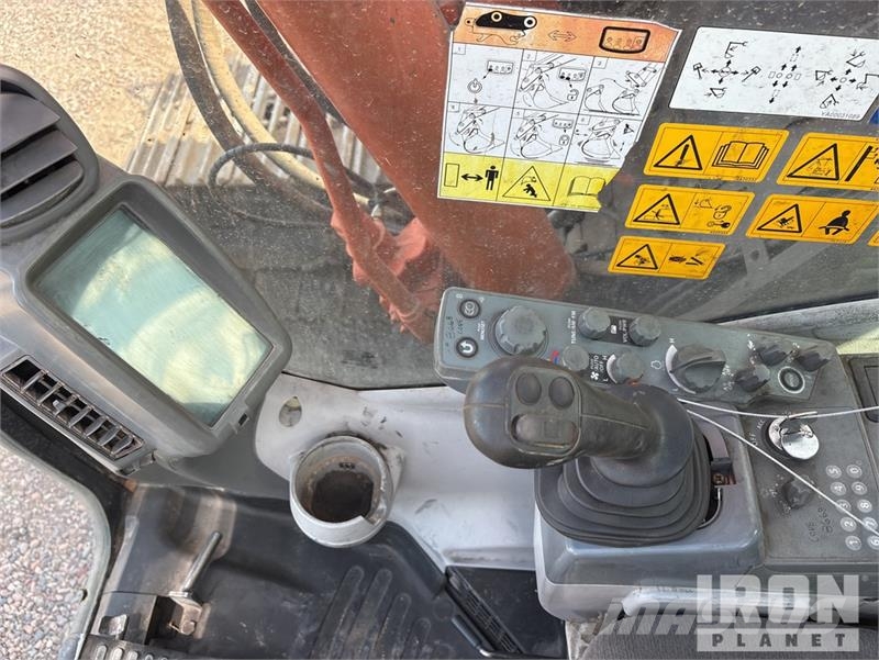 Hitachi ZX225USLC-6 Εκσκαφείς με ερπύστριες