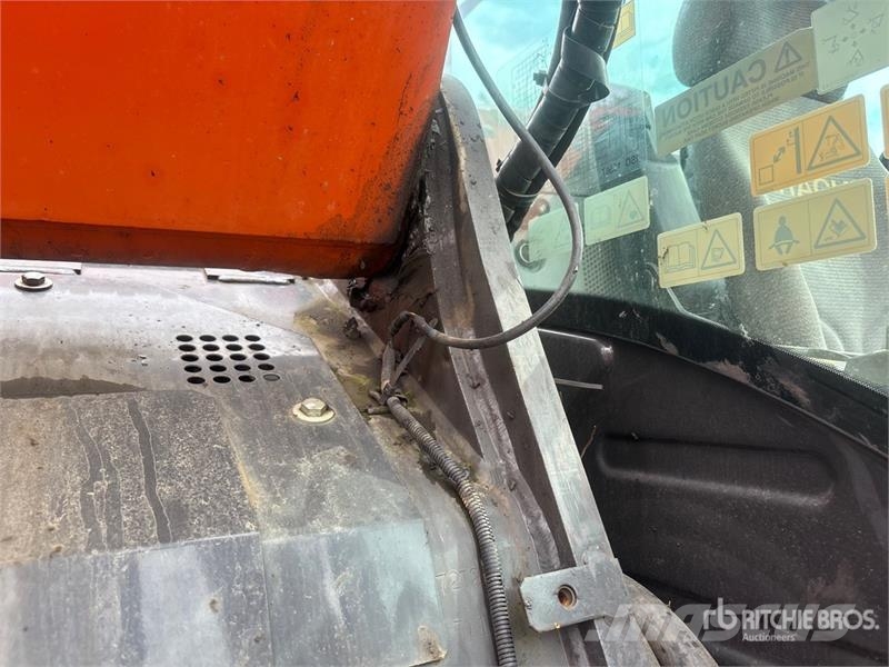 Hitachi ZX225USLC-6 Vikšriniai ekskavatoriai