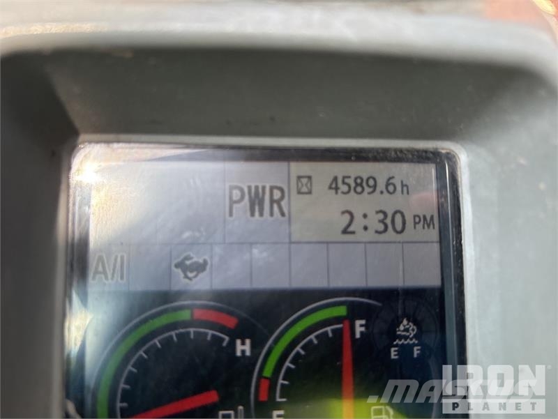 Hitachi ZX225USLC-6 Εκσκαφείς με ερπύστριες