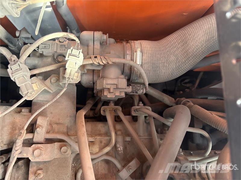 Hitachi ZX225USLC-6 Telakaivukoneet