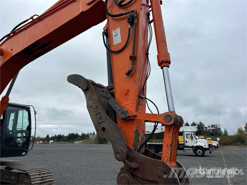Hitachi ZX350LC--5 Tracked Excavator Pásové rýpadlá
