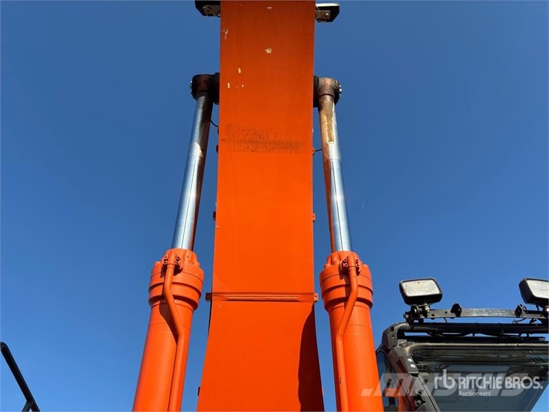 Hitachi ZX470LC-6 Tracked Excavator Гусеничні екскаватори