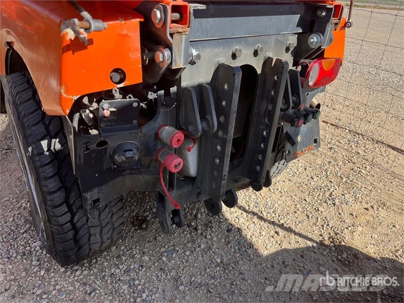 Holder C270 4x4 Articulated Tool Cart ملحقات ماكينات الأسفلت