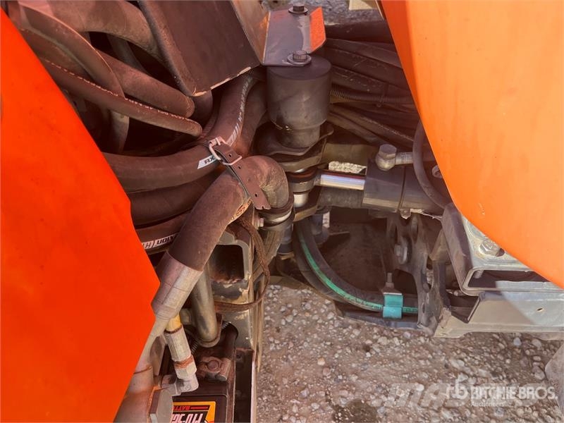 Holder C270 4x4 Articulated Tool Cart ملحقات ماكينات الأسفلت