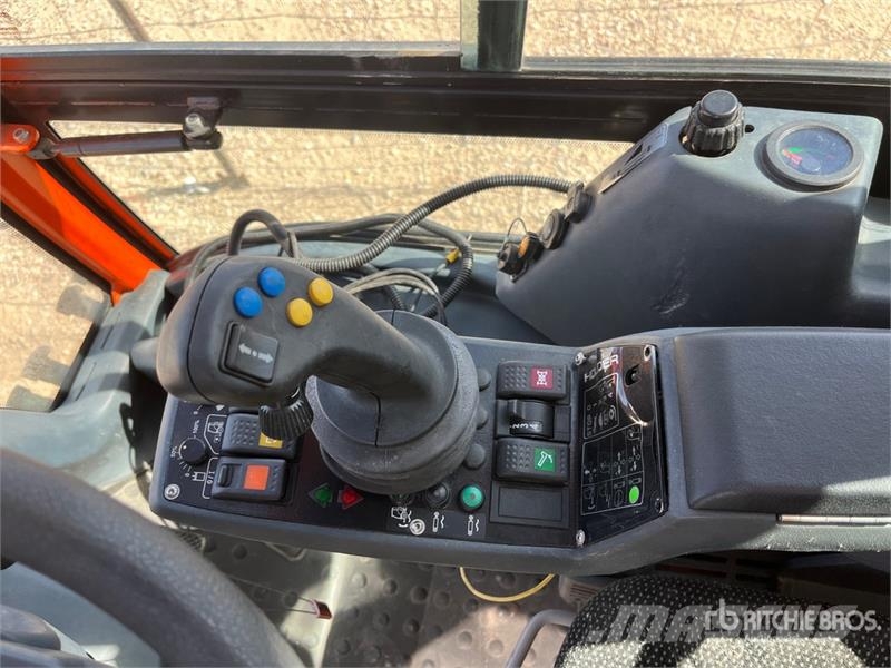 Holder C270 4x4 Articulated Tool Cart ملحقات ماكينات الأسفلت