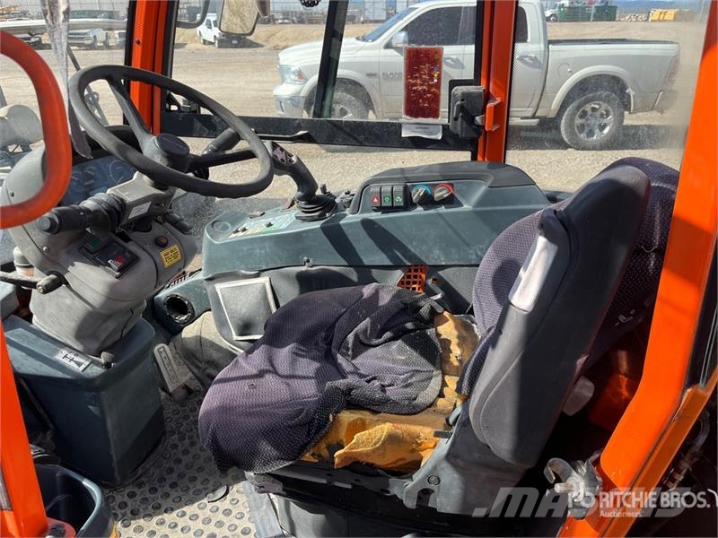Holder C992 4x4 Articulated Tool Cart ملحقات ماكينات الأسفلت