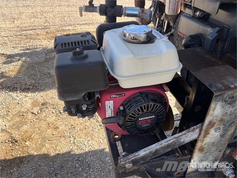 Holder C992 4x4 Articulated Tool Cart ملحقات ماكينات الأسفلت