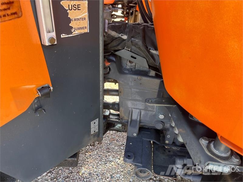 Holder C992 4x4 Articulated Tool Cart ملحقات ماكينات الأسفلت