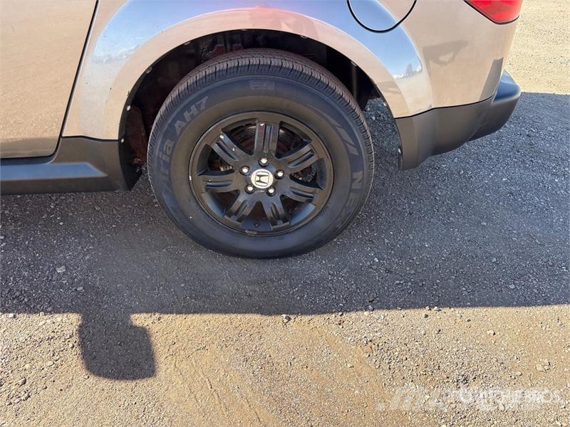 Honda Element 2WD SUV Automobily