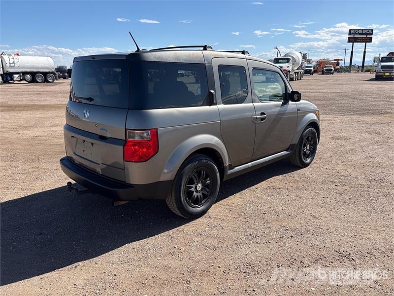 Honda Element 2WD SUV Automobily
