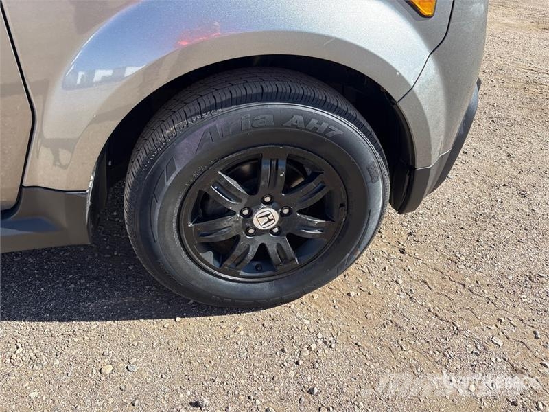 Honda Element 2WD SUV Automobily