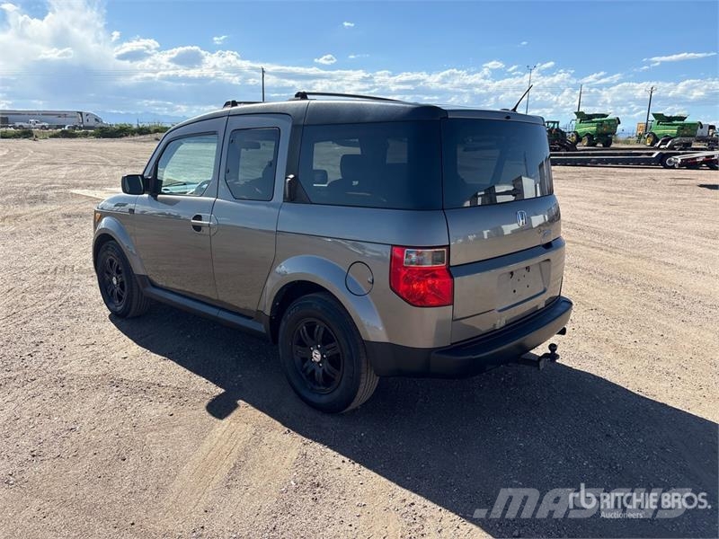 Honda Element 2WD SUV Automobily
