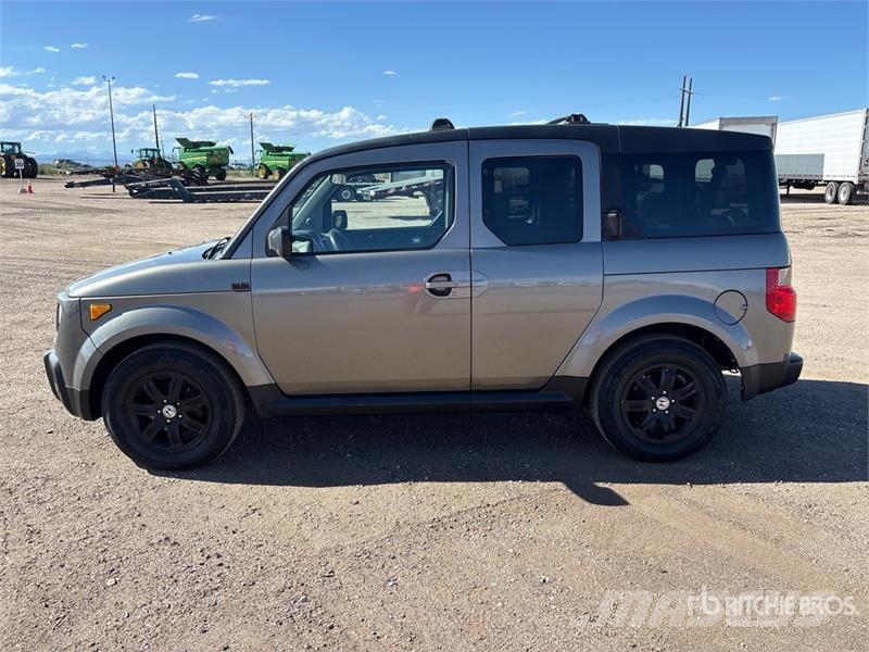 Honda Element 2WD SUV Automobily