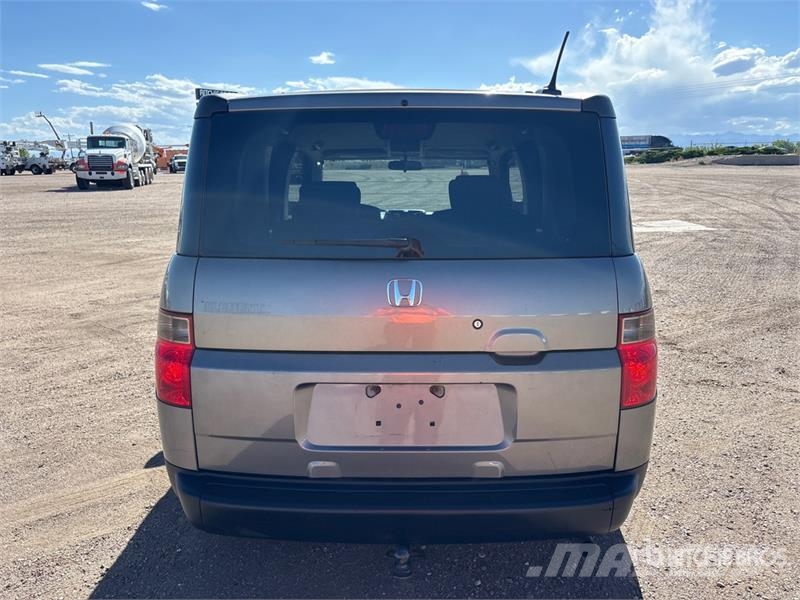 Honda Element 2WD SUV Automobily