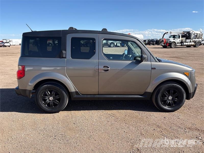 Honda Element 2WD SUV Automobily