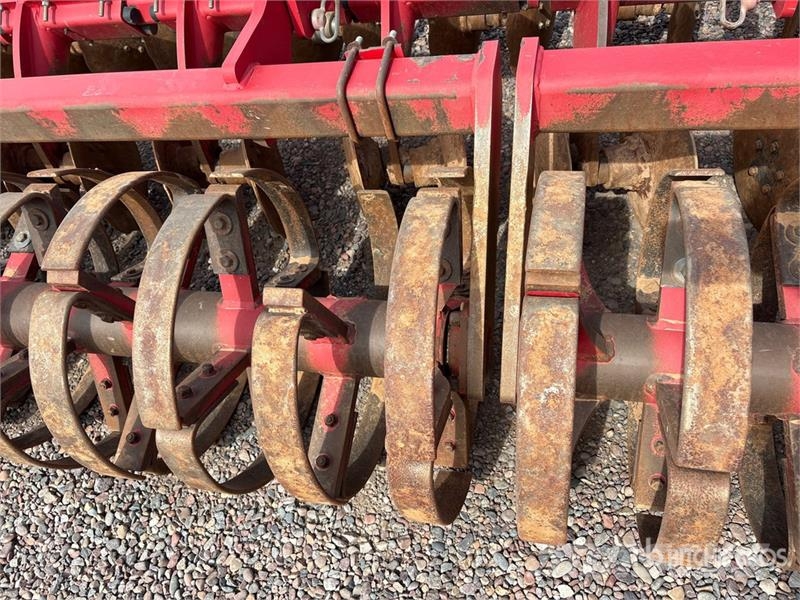 Horsch Joker MT20 20 ft 4 in 3-Point Offset High-Speed Di Schijveneggen