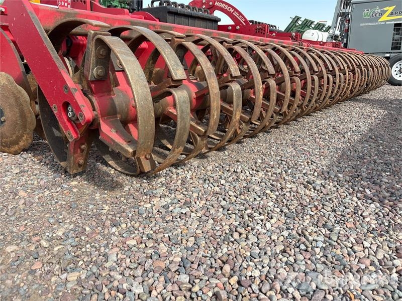 Horsch Joker MT20 20 ft 4 in 3-Point Offset High-Speed Di Schijveneggen