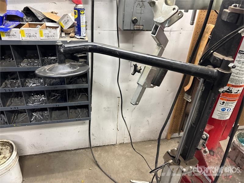 Hunter of (3) Hunter Pneumatic Tire Change Machine Otros componentes