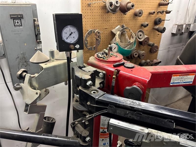 Hunter of (3) Hunter Pneumatic Tire Change Machine Otros componentes