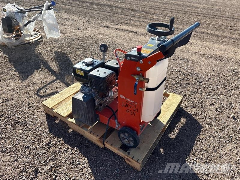 Husqvarna FS400LV 锯木机械