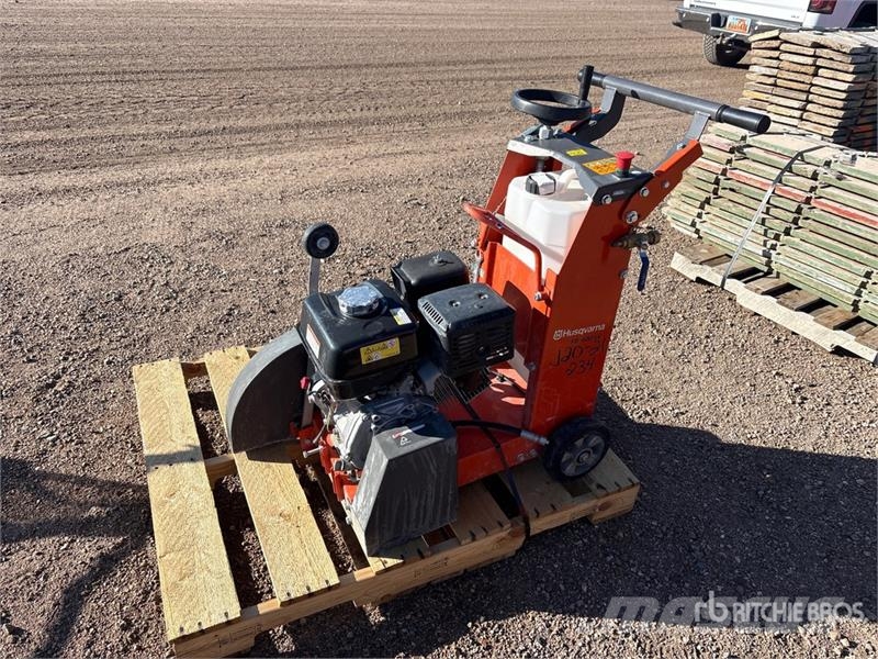 Husqvarna FS400LV 锯木机械