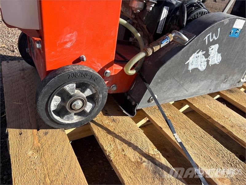 Husqvarna FS400LV 锯木机械