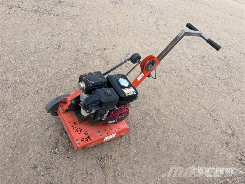 Husqvarna MG8 Concrete Saw 建設機械 - その他