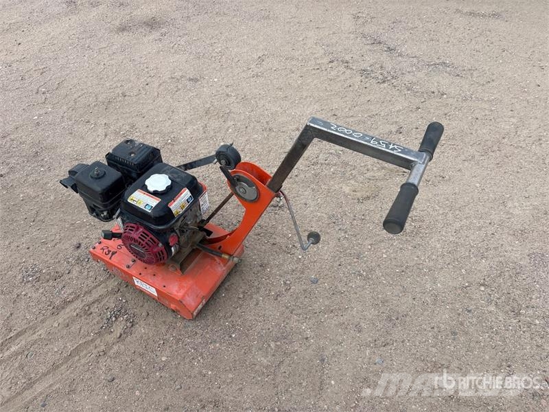 Husqvarna MG8 Concrete Saw 建設機械 - その他