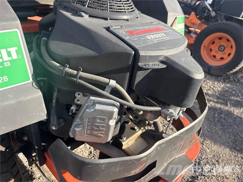 Husqvarna Z254F Zero-Turn Lawn Mower Traktorske kosilice