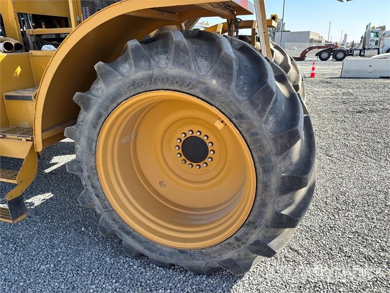 Hydramaxx 2520 4x4 Trencher Trancheuse