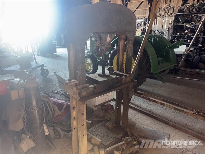 Hydraulic Drill Press w/Fan 건설 장비 - 기타