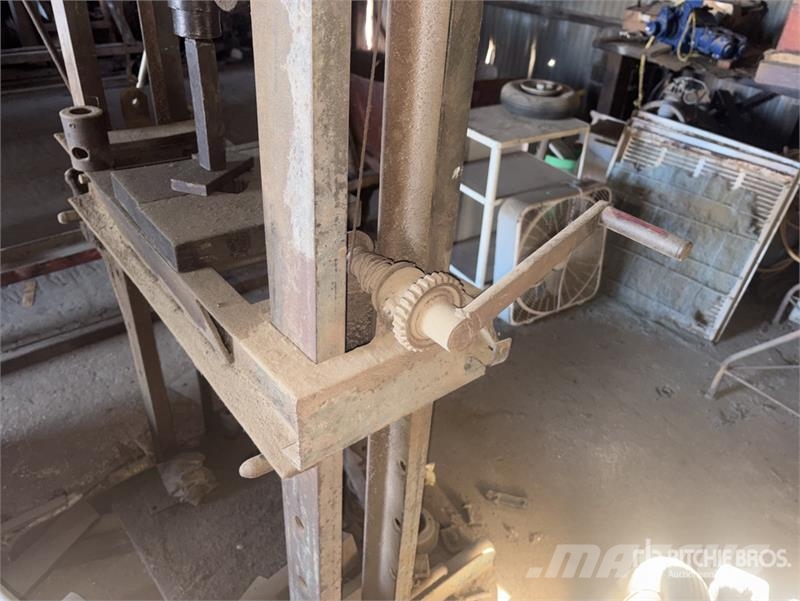 Hydraulic Drill Press w/Fan 건설 장비 - 기타