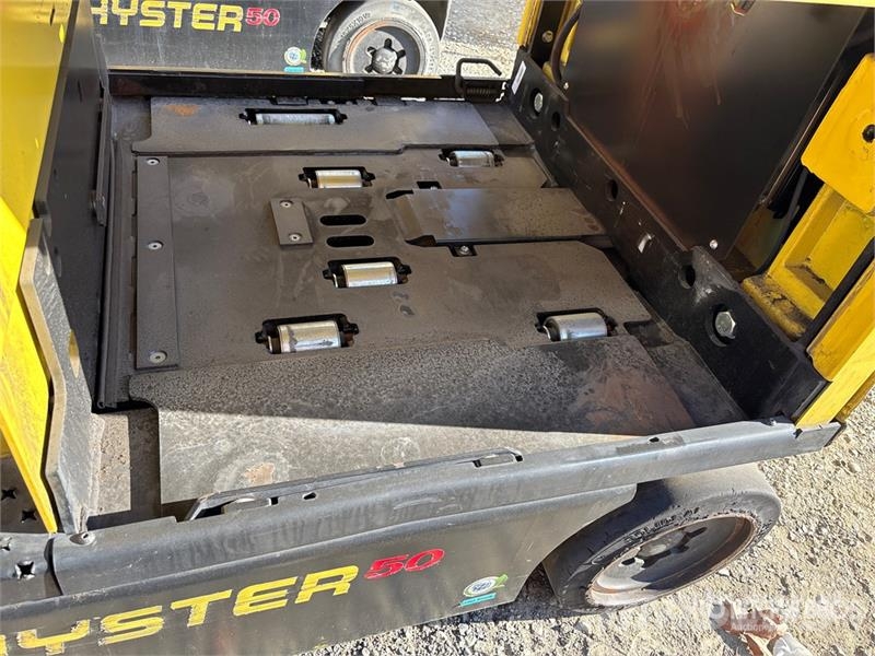Hyster E50XN-33 3750 lb Electric Forklift Electric forklifts