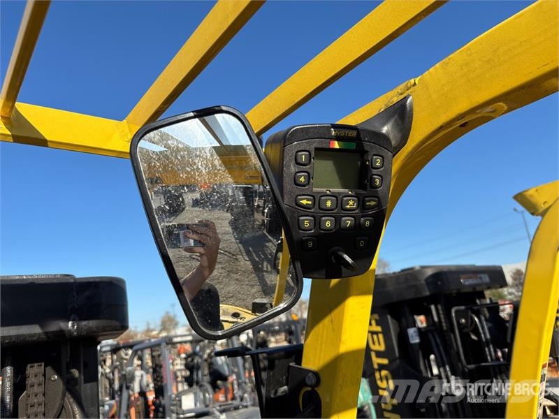Hyster E50XN-33 3750 lb Electric Forklift Electric forklifts