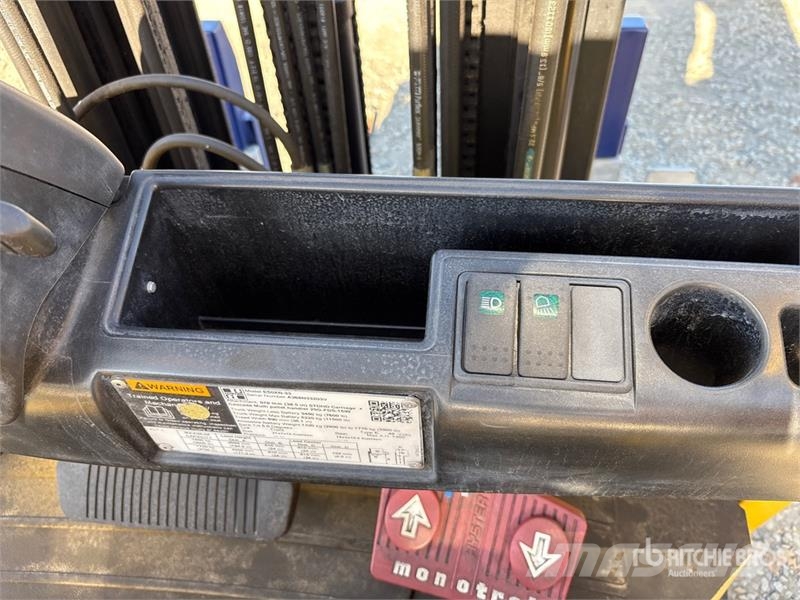 Hyster E50XN-33 3750 lb Electric Forklift Electric forklifts