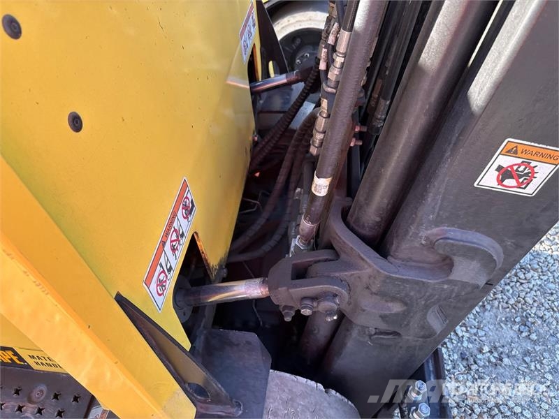 Hyster E50XN-33 3900 lb Electric Forklift Electric forklifts