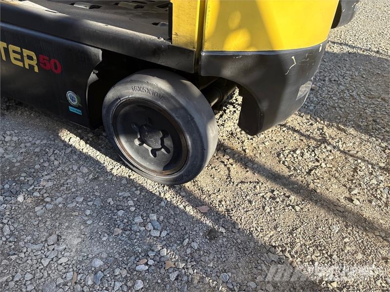 Hyster E50XN-33 3900 lb Electric Forklift Electric forklifts
