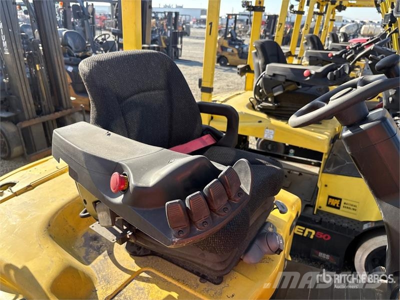 Hyster E50XN-33 3900 lb Electric Forklift Electric forklifts