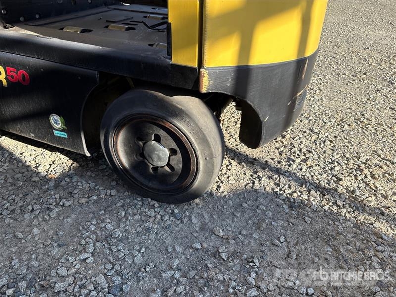 Hyster E50XN-33 3900 lb Electric Forklift Electric forklifts