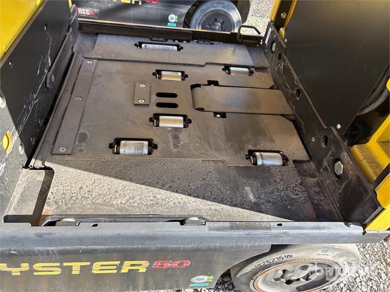 Hyster E50XN-33 5000 lb Electric Forklift Electric forklifts