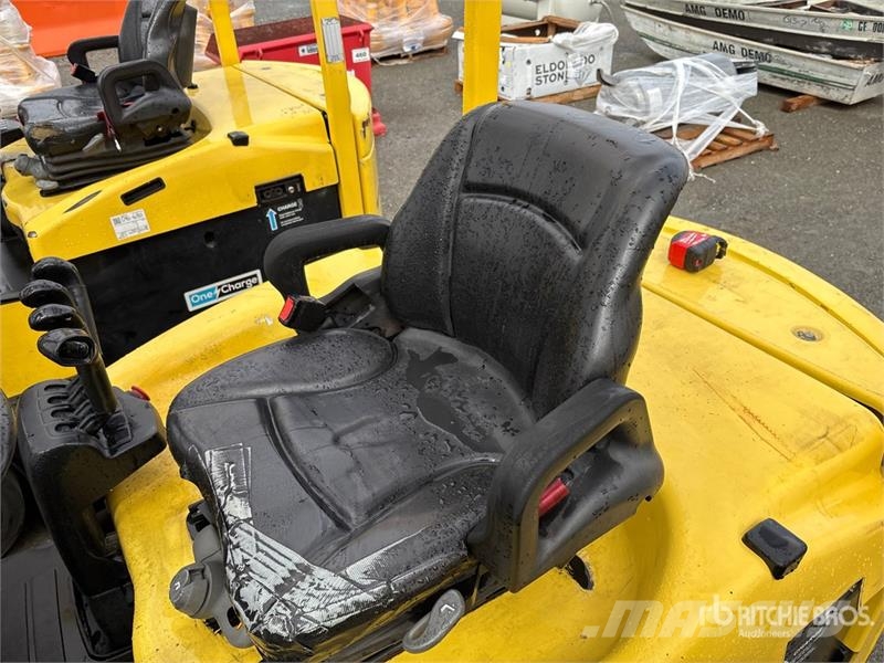 Hyster E80XN 6100 lb Electric Forklift Electric forklifts