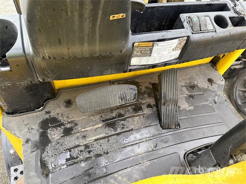 Hyster E80XN 6100 lb Electric Forklift Electric forklifts