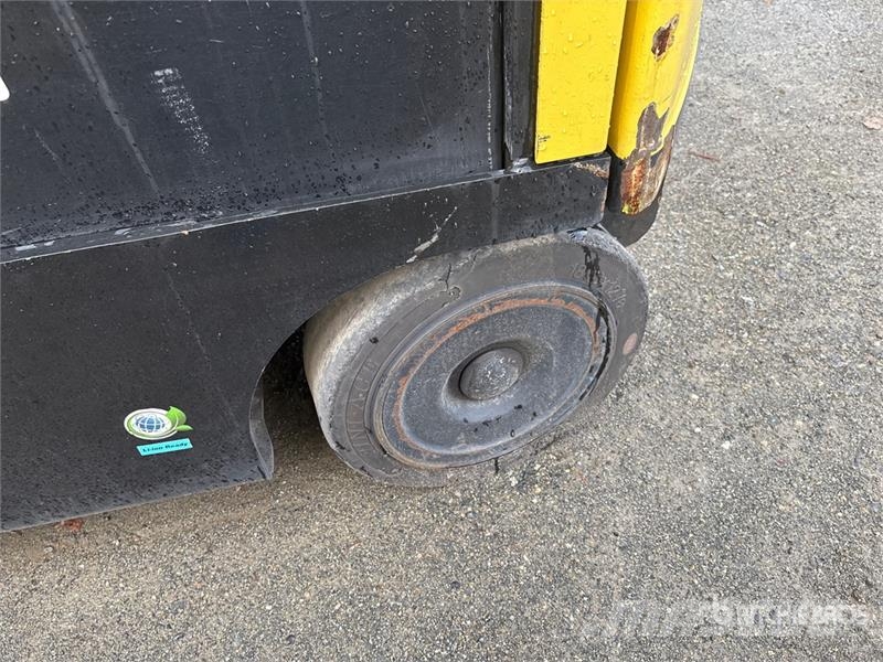 Hyster E80XN 6100 lb Electric Forklift شاحنات ذات رافعات شوكية تعمل بالكهرباء