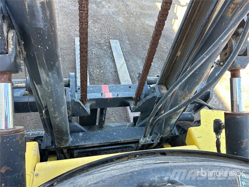 Hyster H190HD 18200 lb 4x2 Rough Terrain Forklift Terrenggående gaffeltruck