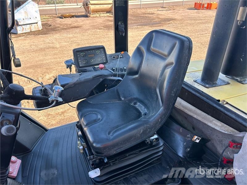 Hyster H190HD 18200 lb 4x2 Rough Terrain Forklift Terrenggående gaffeltruck